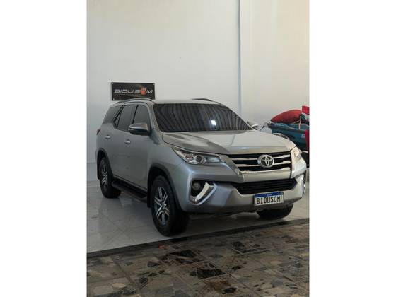 TOYOTA HILUX SW4 2.7 SRV 7 LUGARES 4X2 16V FLEX 4P AUTOMÁTICO TOYOTA HILUX SW4 2.7 SRV 7 LUGARES 4X2 16V FLEX 4P AUTOMÁTICO